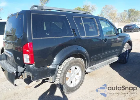 2005 Nissan Pathfinder Le z USA, uszkodzony, nr VIN 5N1AR18W55C748740